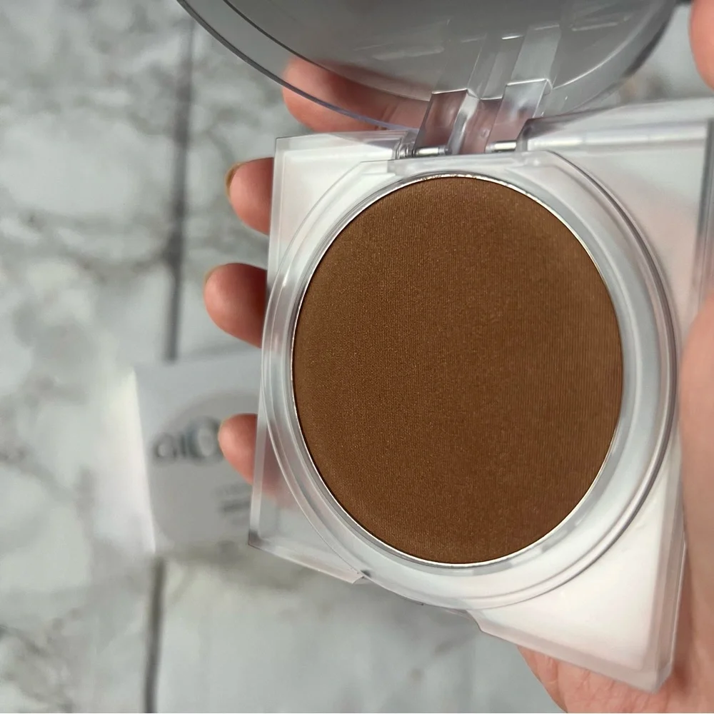 huda beauty glowish luminous pressed powder 12 rich Nov sale